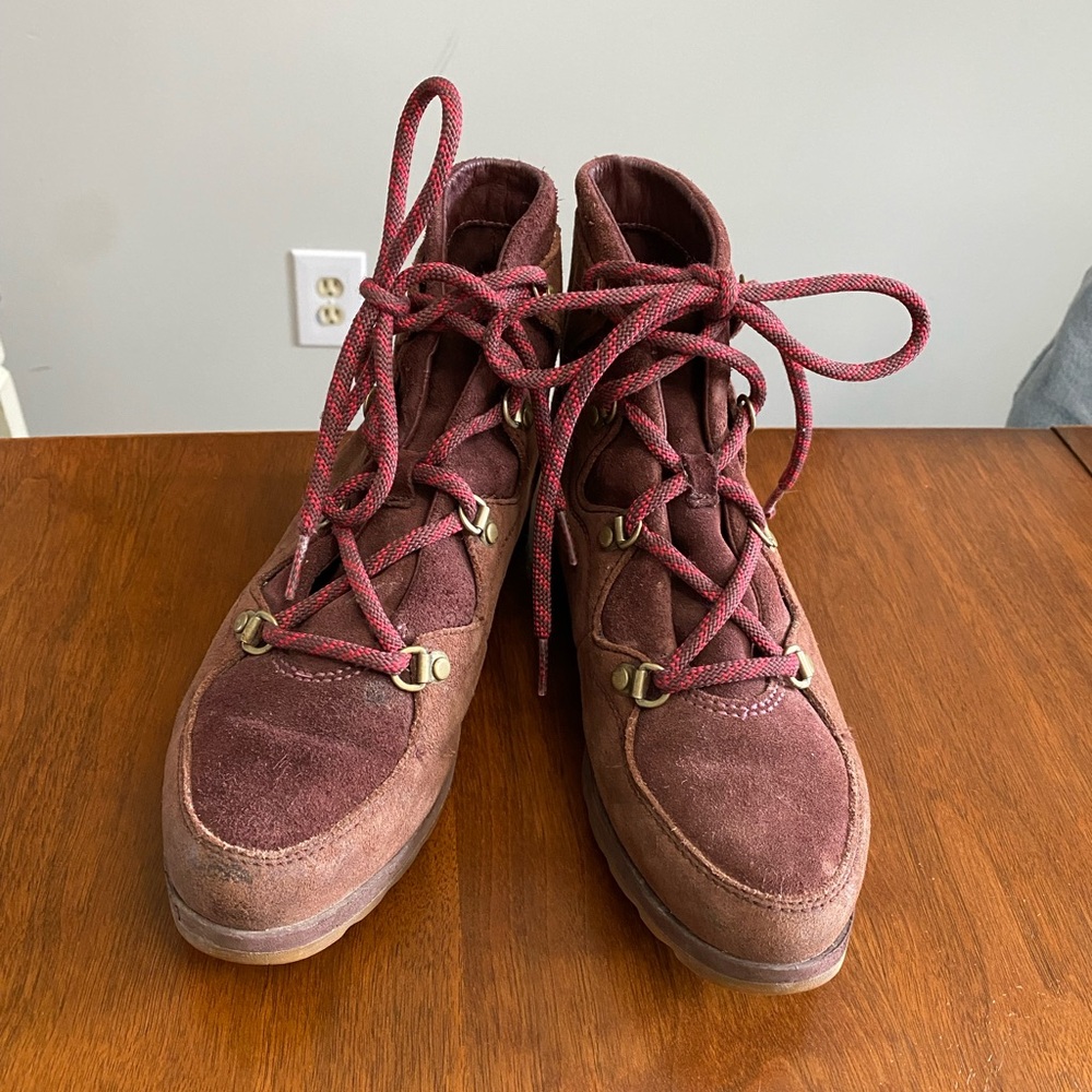 SOREL Womens Size 8 Sneakchic Alpine Boots Redwood Suede NL2775-628